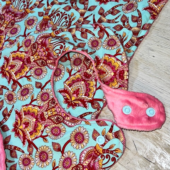 NEW 🪡 Handmade Pretty in Pink Bucks Bib & Burp Cloth - Handmade Baby Gift Set - Picture 4 of 8